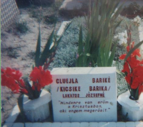 Cluejla Bariké féle Ébredés Édesanyám síremlékén lévő felirat